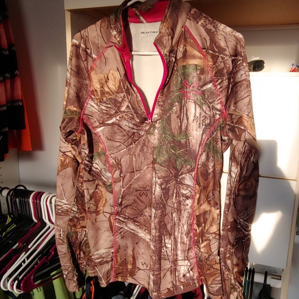 Women's light weight realtree quarter zip